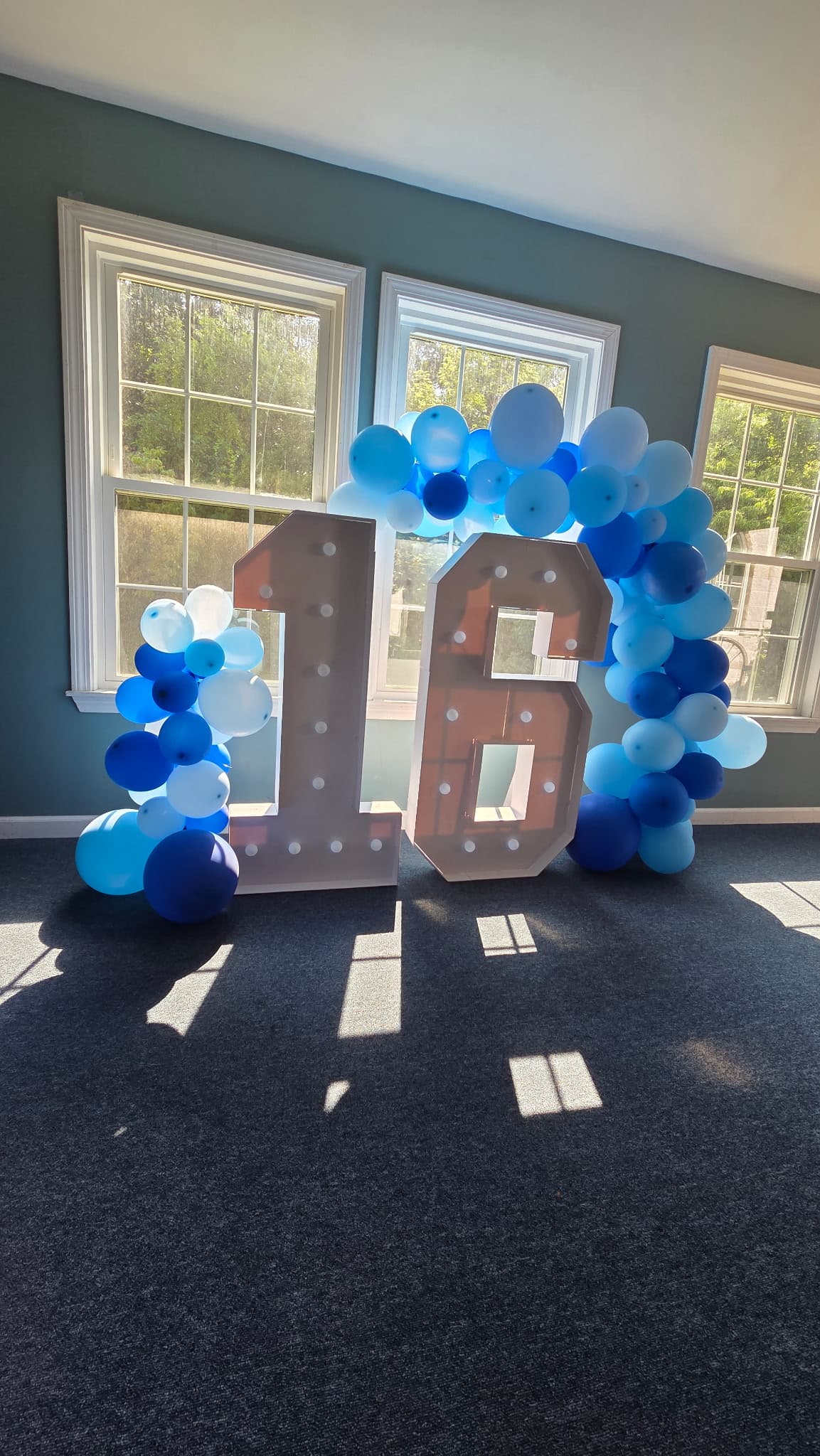 Balloon arch installation